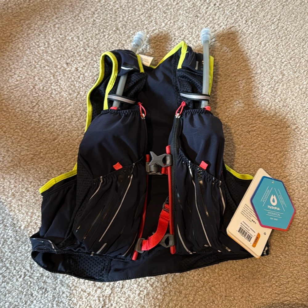 NWT Nathan Pinnacle 4L - Women’s Small